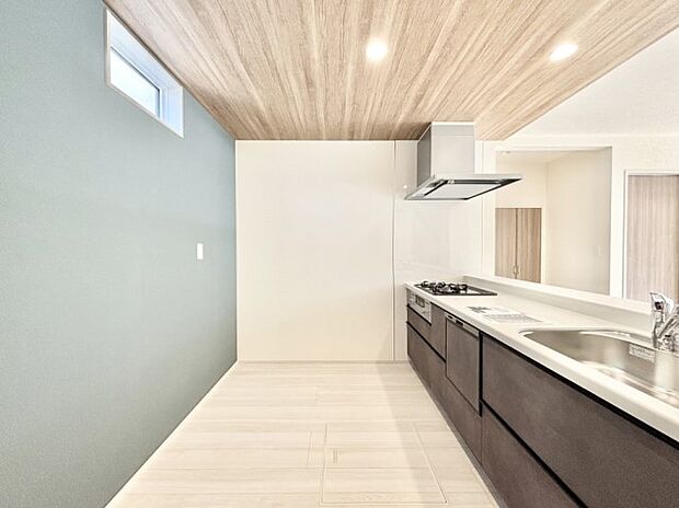 ゆとりあるキッチンではご家族と楽しくお料理ができます。