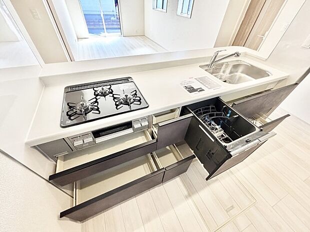 使いやすさを優先したスライド式収納タイプ!