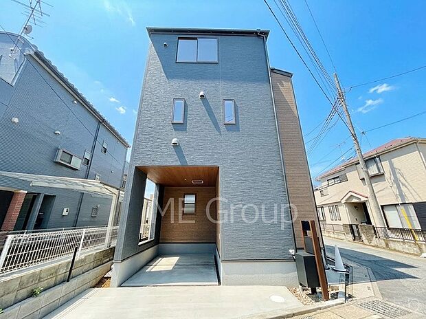 洗練された外観、上質な住空間が広がる室内は永く安心して過ごせる住居です。