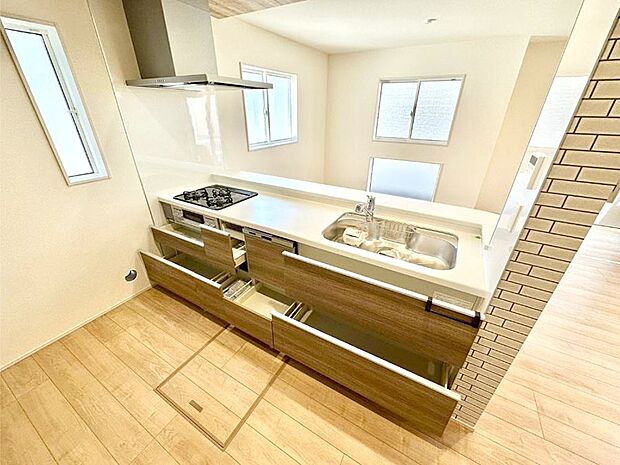 使いやすさを優先したスライド式収納タイプ!