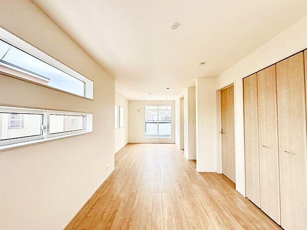 明るいバルコニーサイドに洋室を設置。目覚めの良い寝室に。