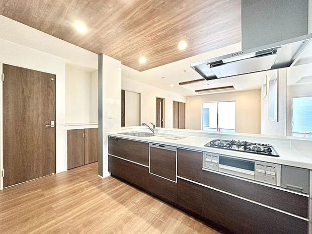 料理をしながらでもご家族との会話を楽しめる対面キッチン