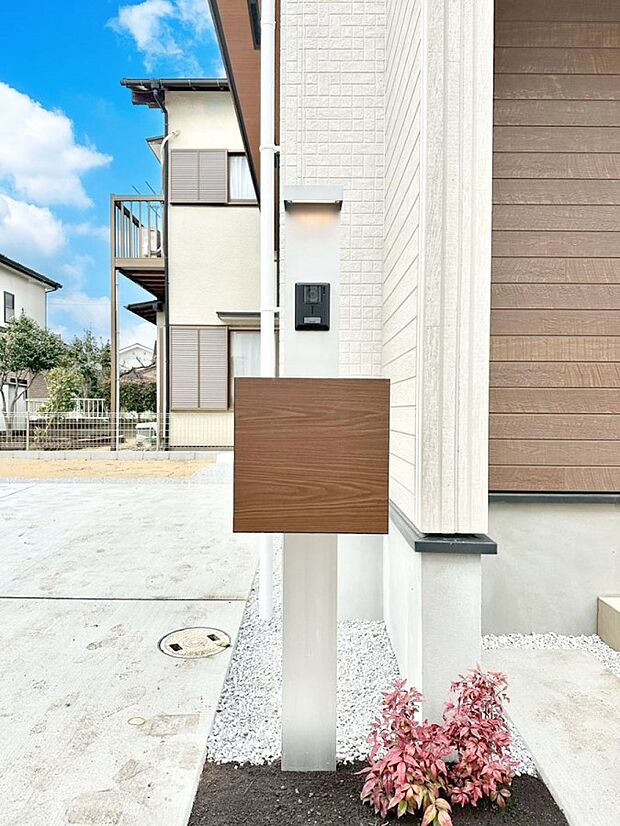 シンプルデザインのポスト。