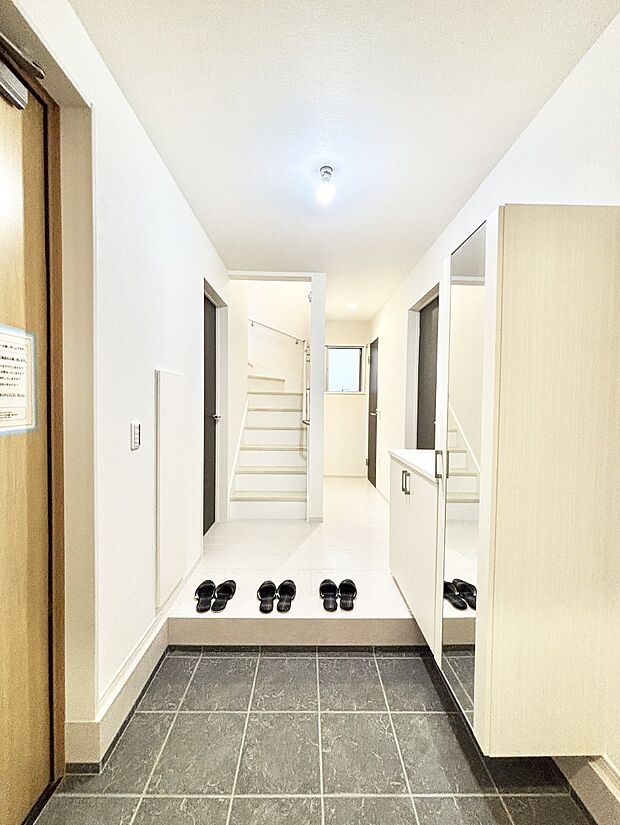 家族の帰宅やお客様をあたたかく迎える玄関