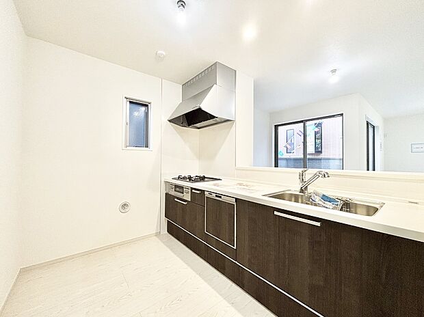 料理をしながらご家族との会話を楽しめる対面カウンターキッチン