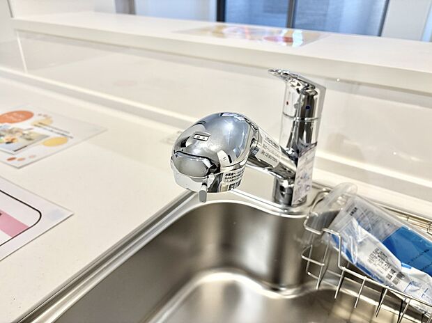 いつでも清潔なおいしいお水を。一つの水栓で水道水と浄水を使い分け。