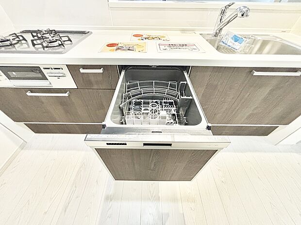 面倒なお片づけは食洗機にお任せ！家事の負担が減って、時間にも気持ちにもゆとりができます。