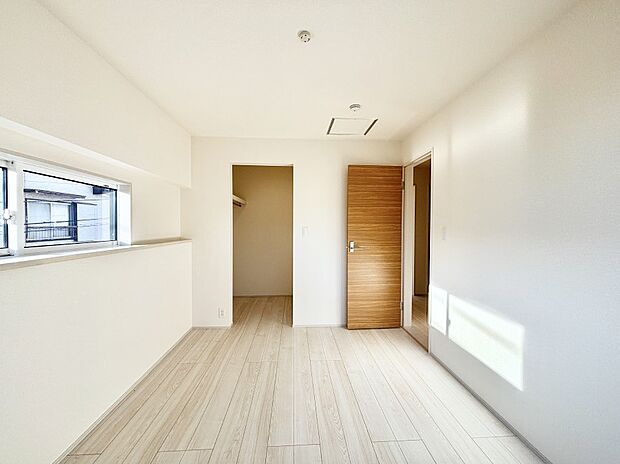 ウォークインクローゼットがあるお部屋。季節ごとの入れ替えも不要で便利です！