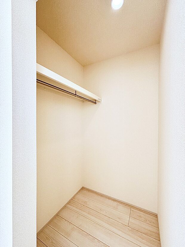 ウォークインクローゼットの活用で生活空間スッキリ  