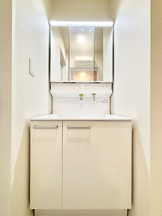 収納力と機能性に優れた洗面化粧台 