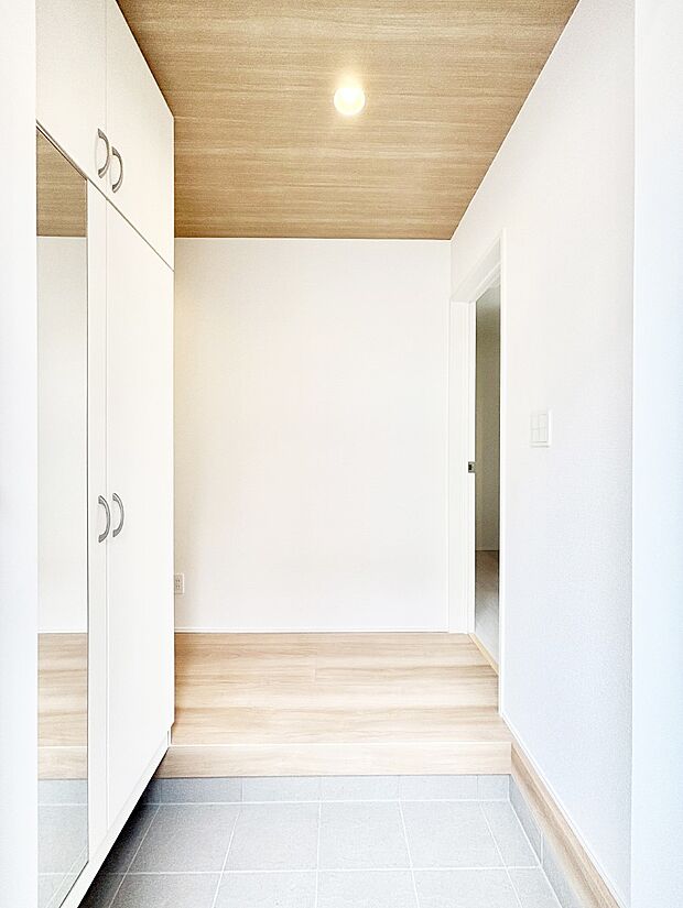 家族の帰宅やお客様をあたたかく迎える玄関