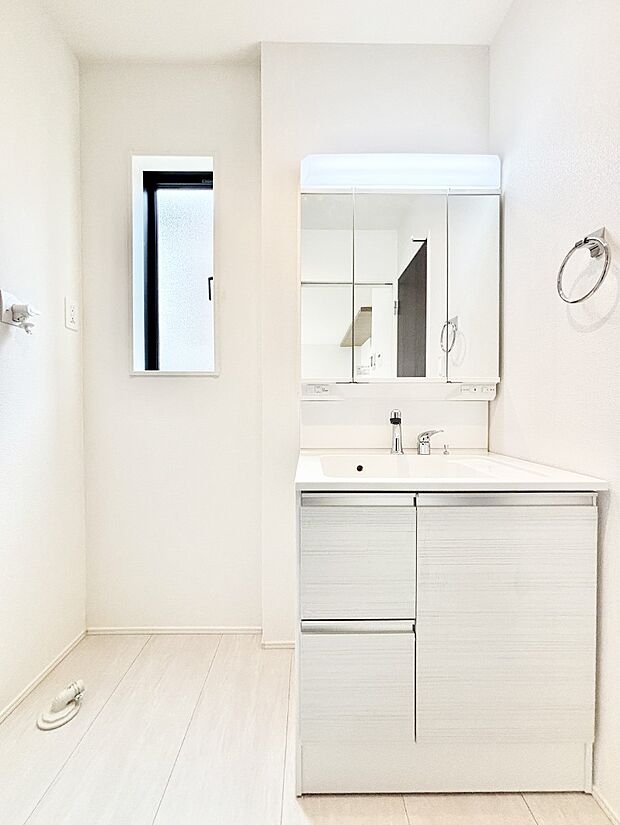 収納力と機能性に優れた洗面化粧台