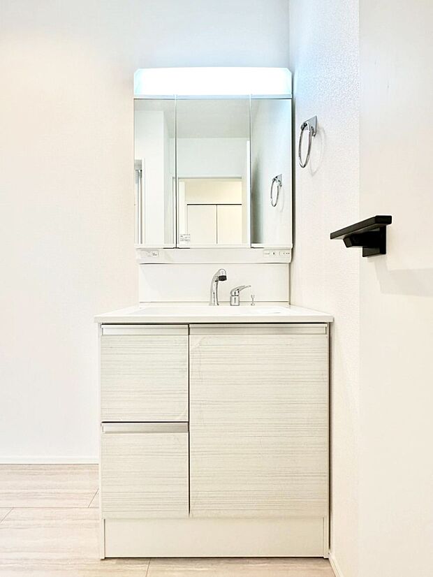 収納力と機能性に優れた洗面化粧台