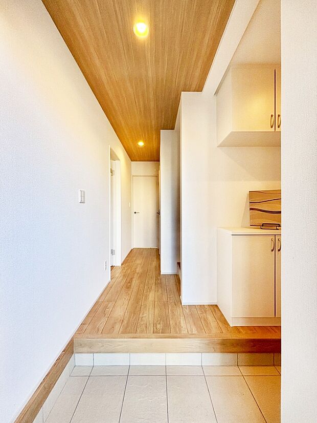 家族の帰宅やお客様をあたたかく迎える玄関  