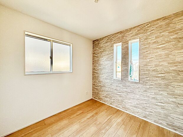 アクセントクロスがお洒落な洋室。