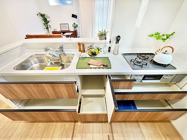 使いやすさを優先したスライド式収納タイプ!