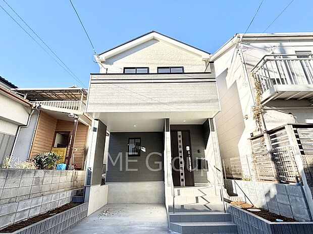 洗練された外観、上質な住空間が広がる室内は永く安心して過ごせる住居です。