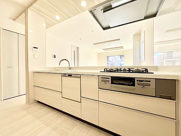 料理をしながらでもご家族との会話を楽しめる対面キッチン