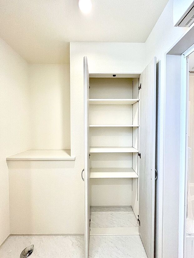 便利なリネン庫で、スッキリした使いやすい洗面室に