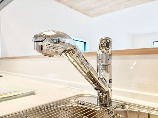 いつでも清潔なおいしいお水を。一つの水栓で水道水と浄水を使い分け。