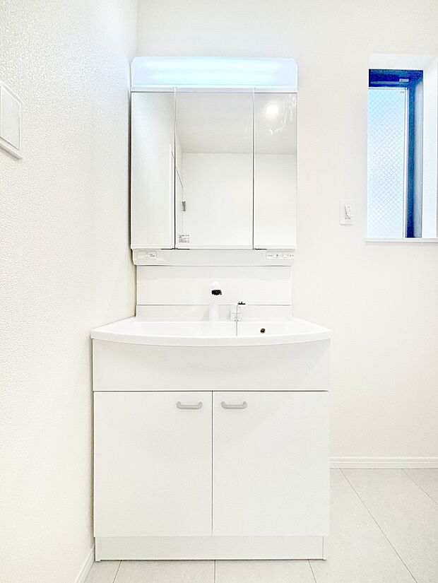 収納力と機能性に優れた洗面化粧台