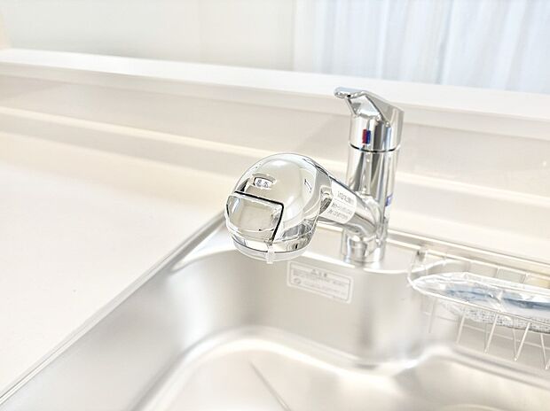 いつでも清潔なおいしいお水を。一つの水栓で水道水と浄水を使い分け。