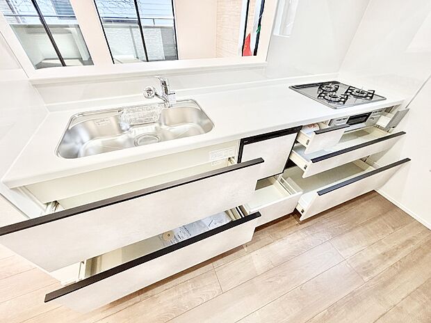 使いやすさを優先したスライド式収納タイプ!