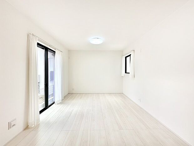 家族団らんの時間も増えそうなくつろぎのリビングダイニング。