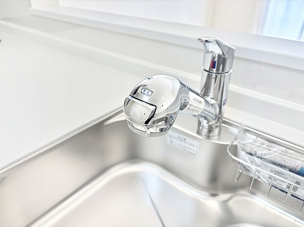 いつでも清潔なおいしいお水を。一つの水栓で水道水と浄水を使い分け。