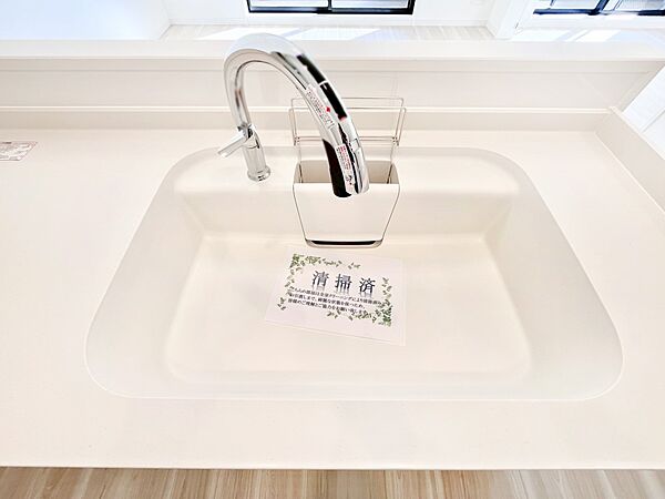 広々としたシンクでお料理やお皿洗いもラクラク快適に！