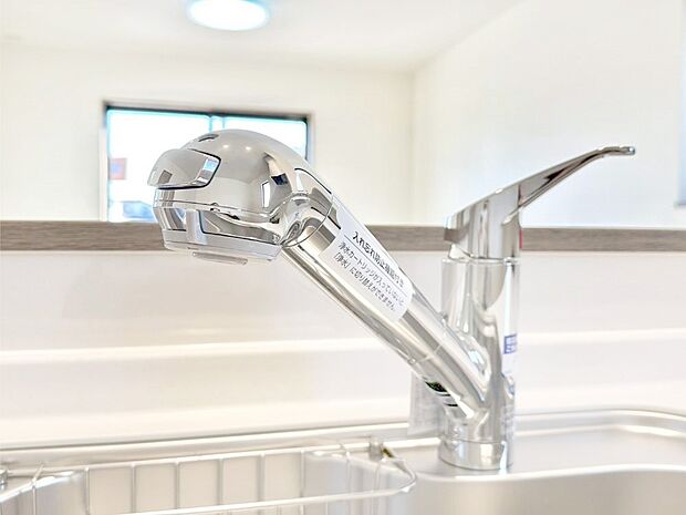 いつでも清潔なおいしいお水を。一つの水栓で水道水と浄水を使い分け。