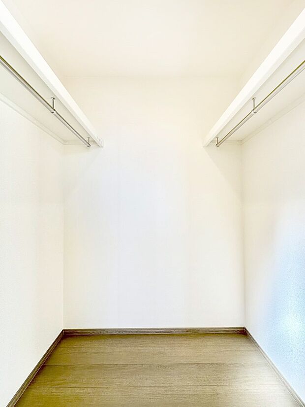 ウォークインクローゼット付きで生活空間を広く利用できます。