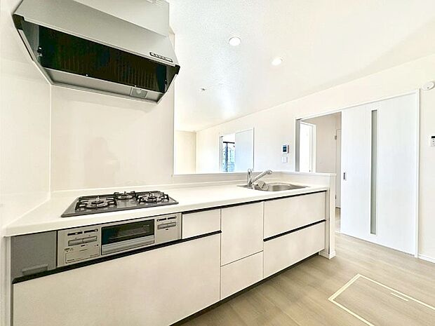 料理をしながらでもご家族との会話を楽しめる対面キッチン