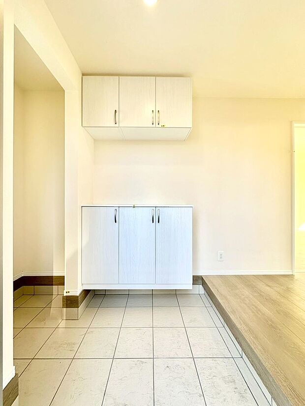 たっぷり収納できるシューズボックスで家族全員の靴も、玄関すっきり。  