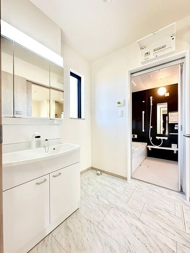 広々とゆとりのあるランドリースペース。