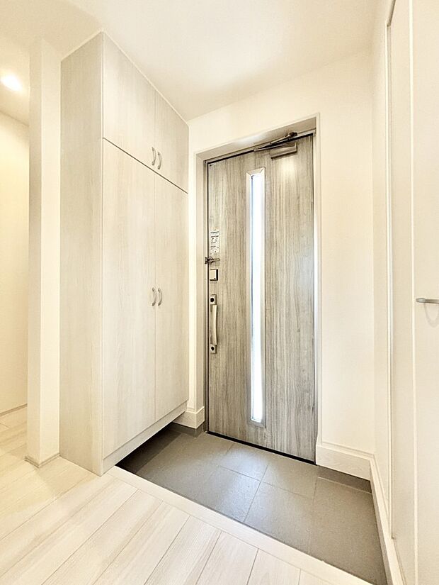 明るい玄関はお客様をお出迎えするのにぴったりです!