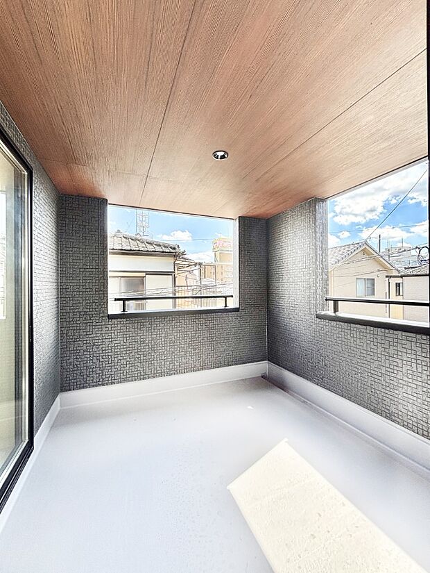 インナーバルコニーなので急な雨にも安心です!