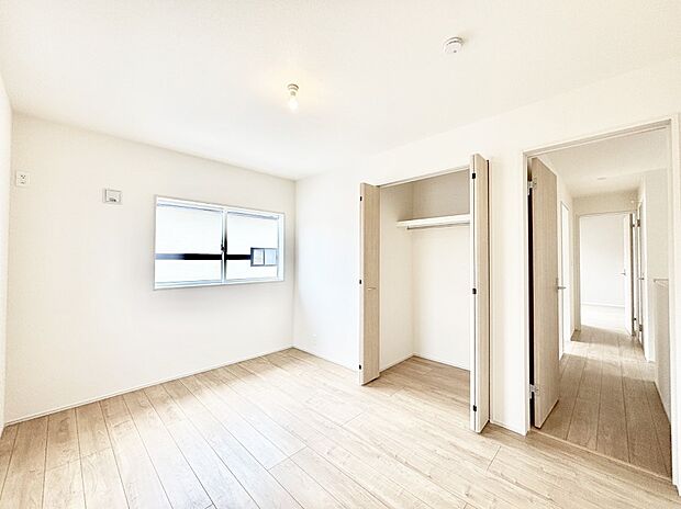 2面採光で気持ちよく自然光が取り入れられるのでお子様のお部屋にもピッタリ