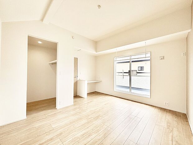 ウォークインクローゼットがあるお部屋!季節ごとの入れ替えも不要で便利です。