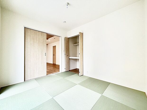 柔らかい畳の空間は、お子様の遊び場や来客時のおもてなしの場所として重宝します。