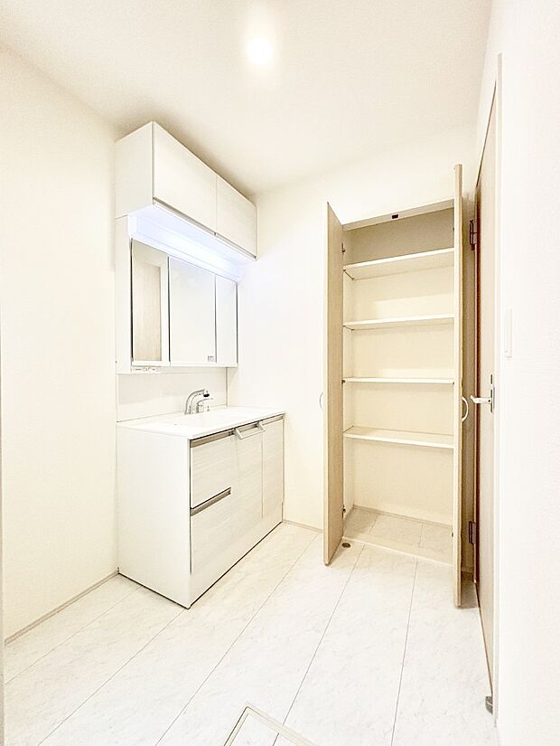 可動棚付きランドリースペース