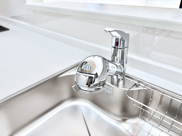 いつでも清潔なおいしいお水を。一つの水栓で水道水と浄水を使い分け。