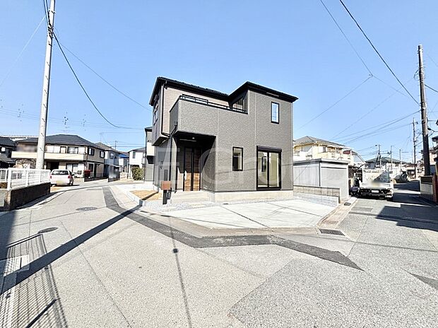 角地なので日当たりも良く、お家が堂々として見えます。