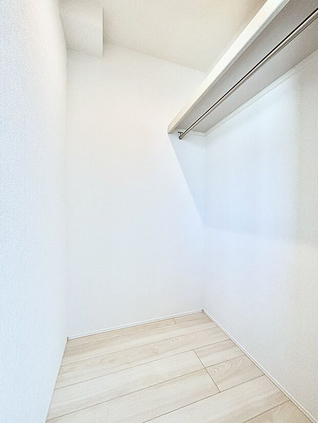 毎日の服選びが楽しくなるウォークインクローゼットが全居室についています。
