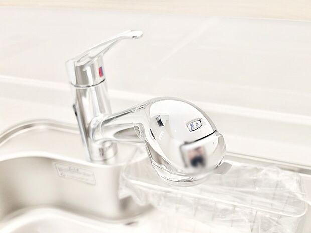 いつでも清潔なおいしいお水を。一つの水栓で水道水と浄水を使い分け。