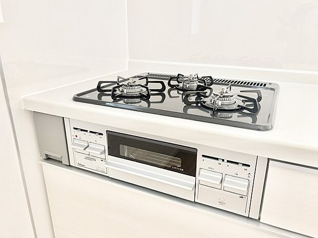 毎日のお料理に大活躍!3口コンロ・グリル付きのビルトインコンロ。