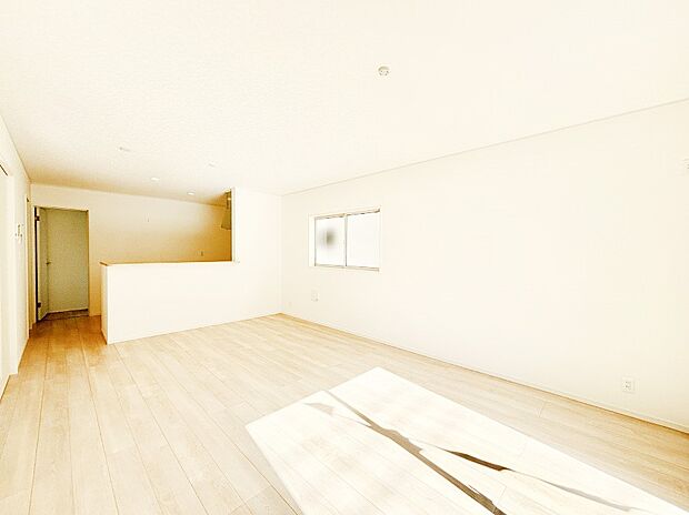 家族の笑顔が自然と生まれてくる、そんな雰囲気のダイニングに仕上がっています。