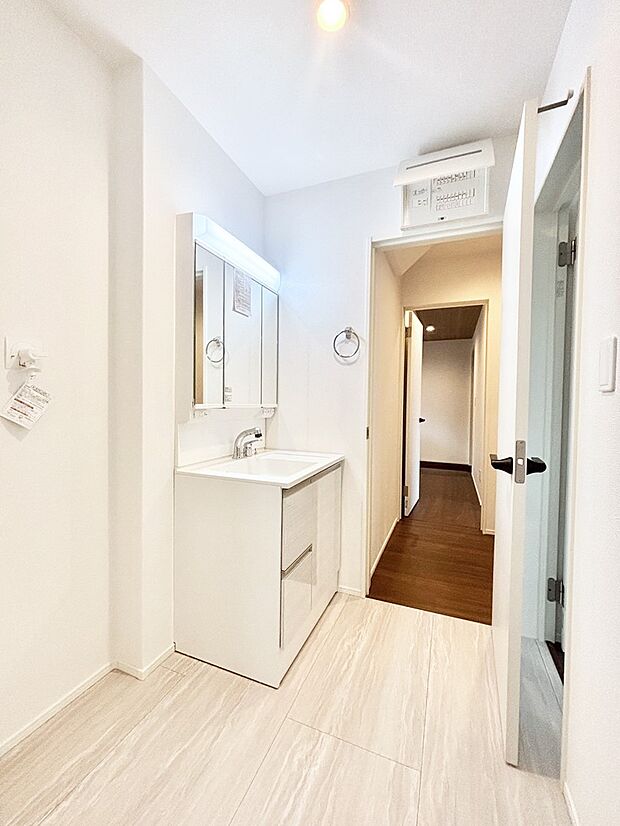 ゆとりのあるランドリースペース。