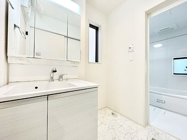 身支度もスムーズにおこなえる脱衣場