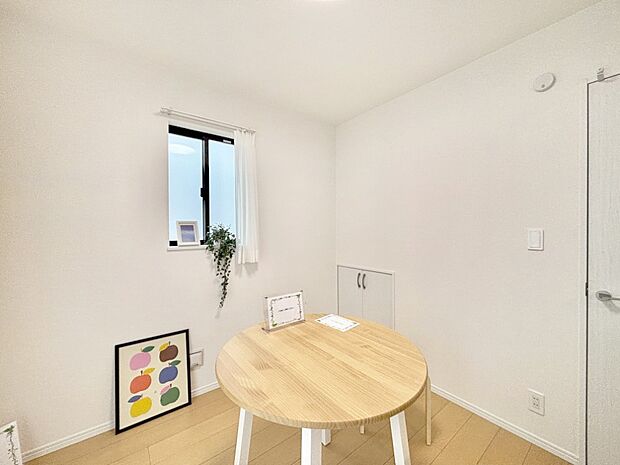 リビング隣接の洋室は目が届きやすいので子供部屋としてもお使いいただけます。